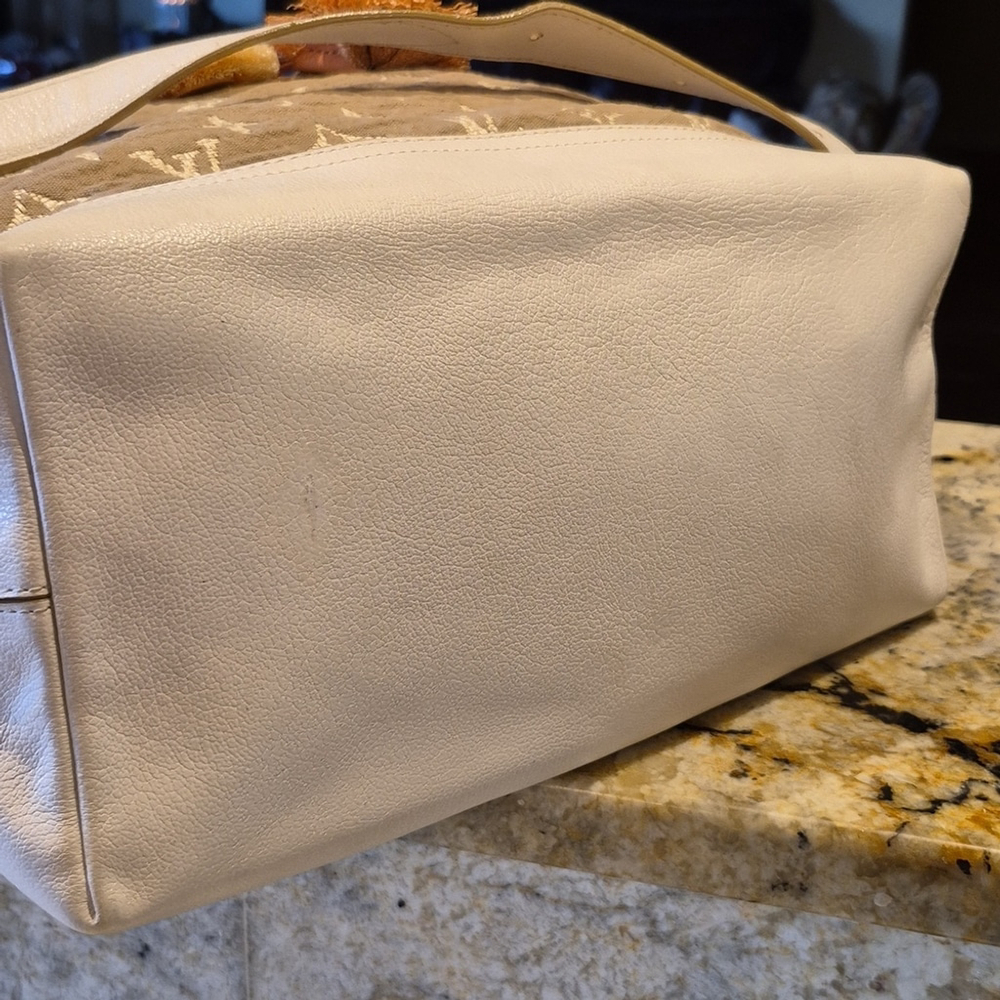 Louis VuittonLimited Edition BlancMonogram Sabbia Besace Bag. Serialcode FO4170. - Picture 4 of 16